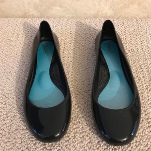 Oka b jelly flats black size 9